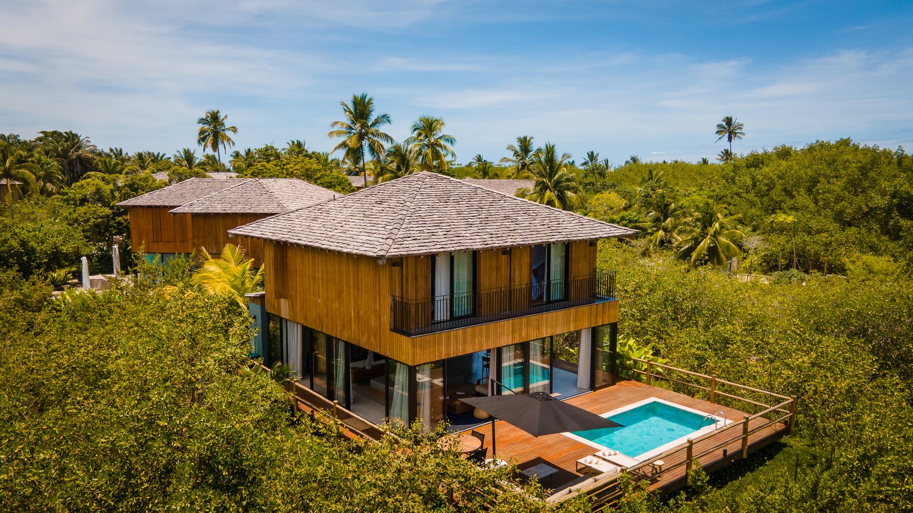 Casa 118 entre a vegetação, vista aérea